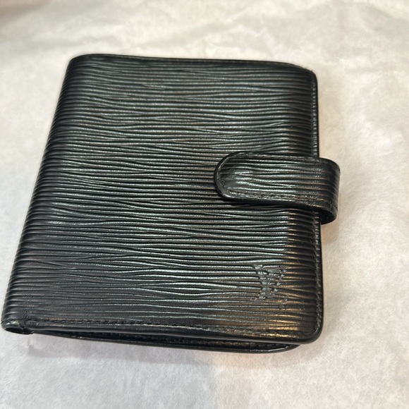 🔥🔥 Louis Vuitton Saffiano Leather Wallet - Picture 1 of 10